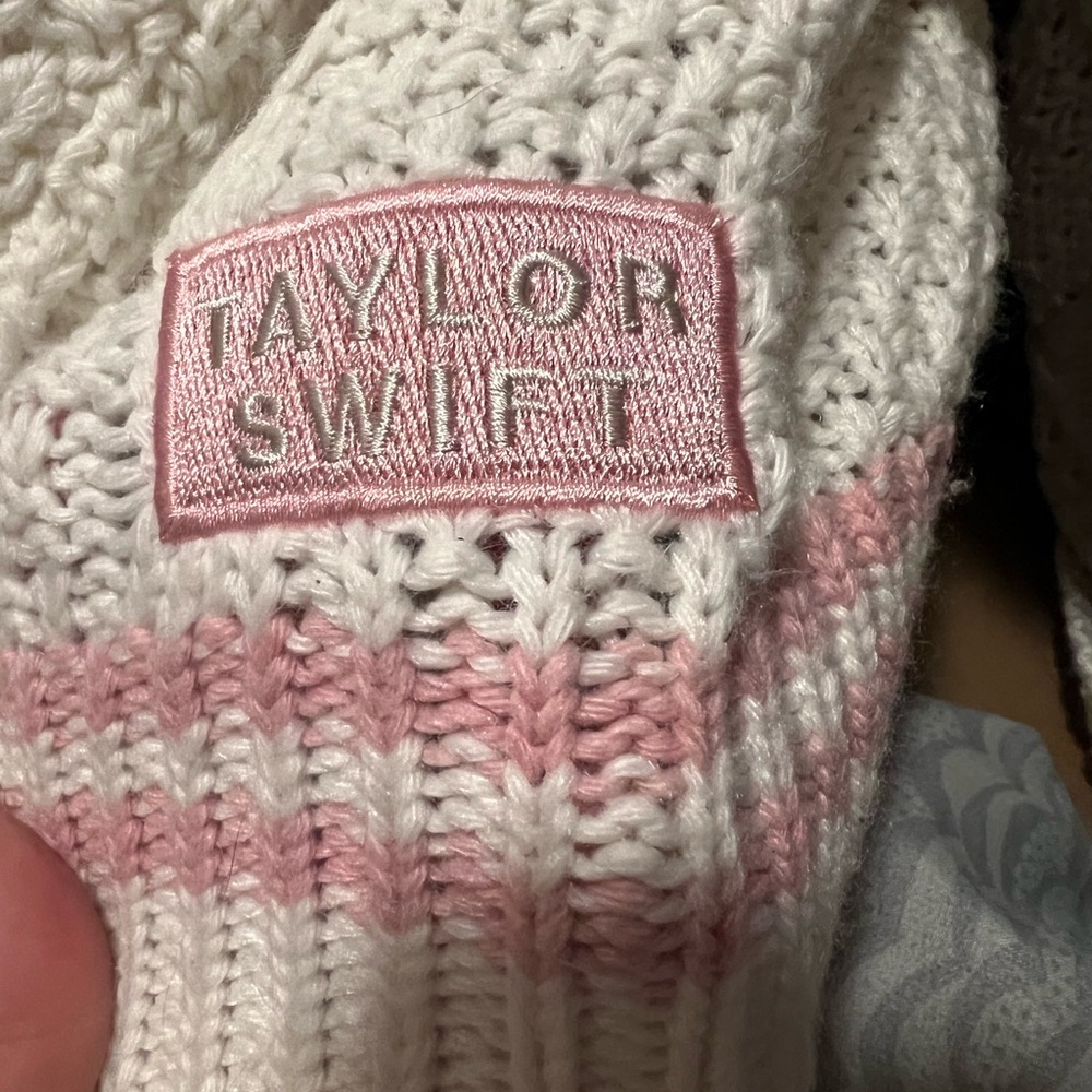 Authentic Taylor swift Women's Cream Heart Sweater size medium large - Picture 5 of 9